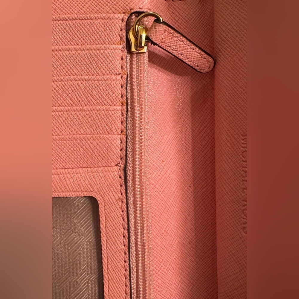 Michael Kors Pebbled Leather Smartphone Wristlet - Picture 4 of 4